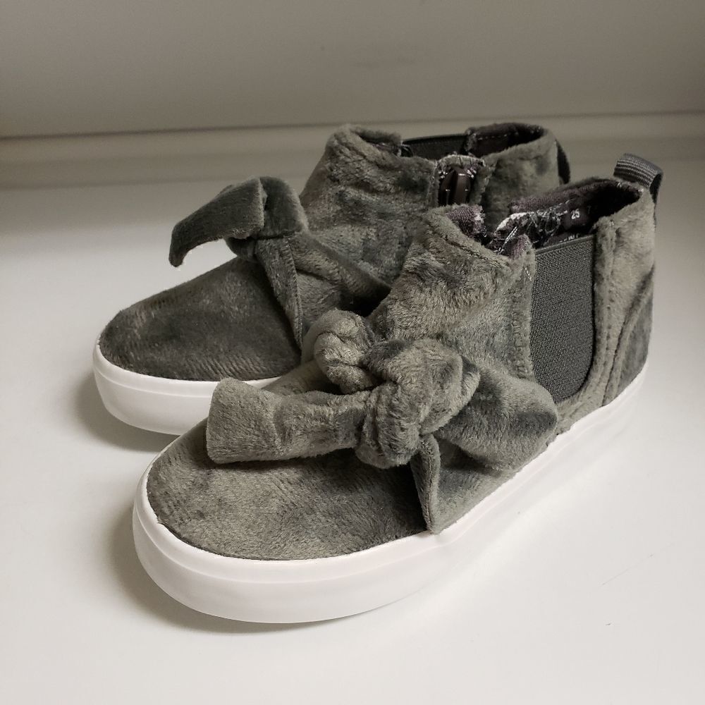 Capelli New York Toddler Fashion Bow Side Zip Sneakers Size 8